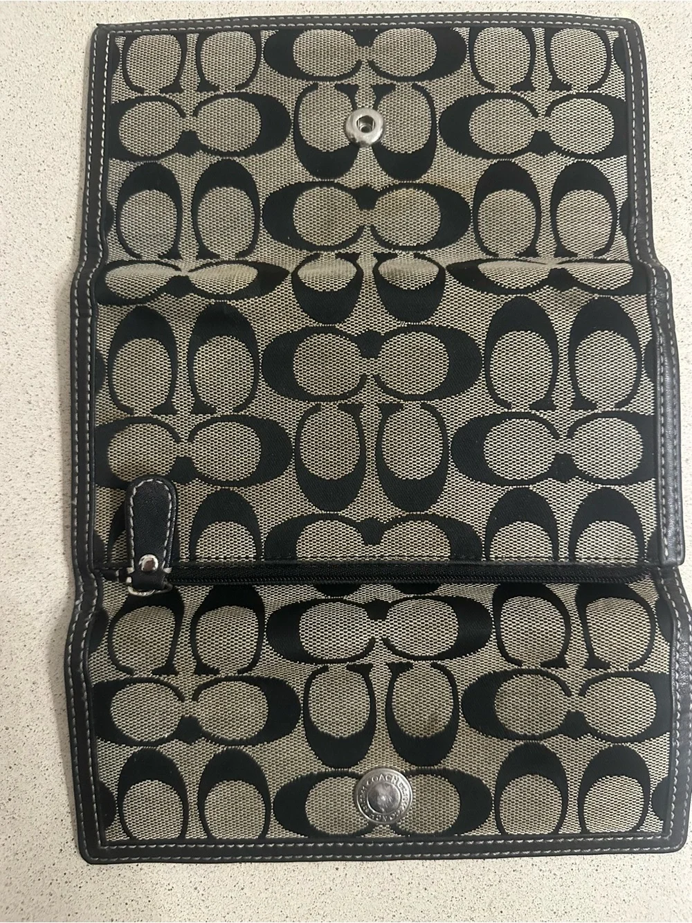 Coach Signature C Long Wallet – Black/Tan